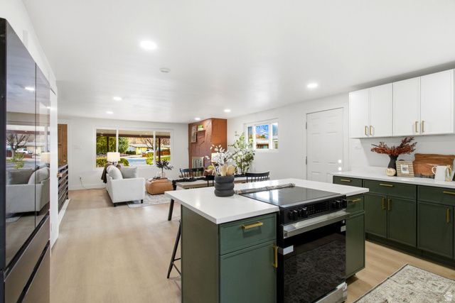 1358 E MAPLEWOOD DR, Murray, UT 84121