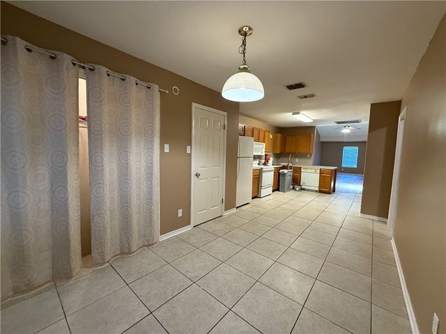 1818 Rodd Field E2, Corpus Christi, TX 78412