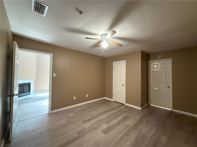1818 Rodd Field E2, Corpus Christi, TX 78412