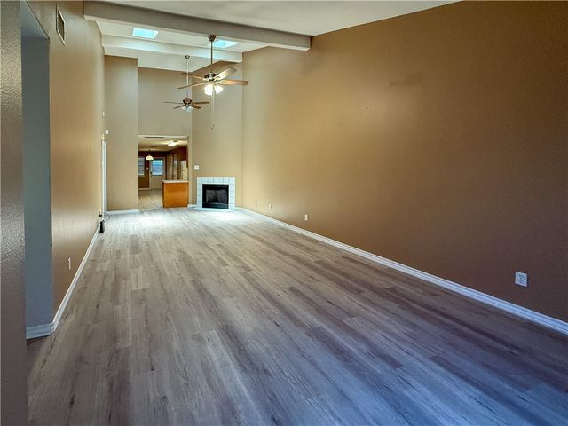 1818 Rodd Field E2, Corpus Christi, TX 78412