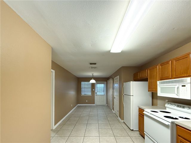 1818 Rodd Field E2, Corpus Christi, TX 78412