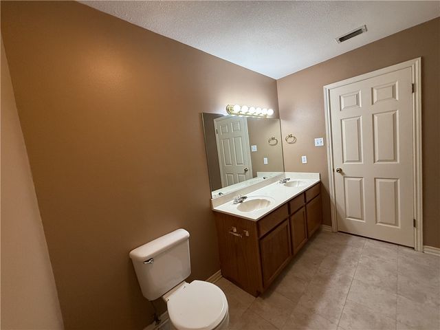 1818 Rodd Field E2, Corpus Christi, TX 78412