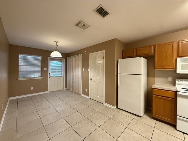 1818 Rodd Field E2, Corpus Christi, TX 78412