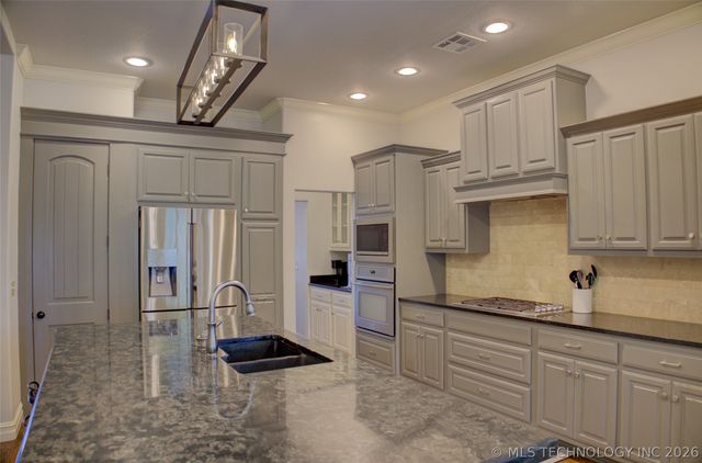 9483 E 106th Place S, Tulsa, OK 74133