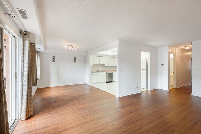 4201 Quinlan Road 102B, Glenview, IL 60025