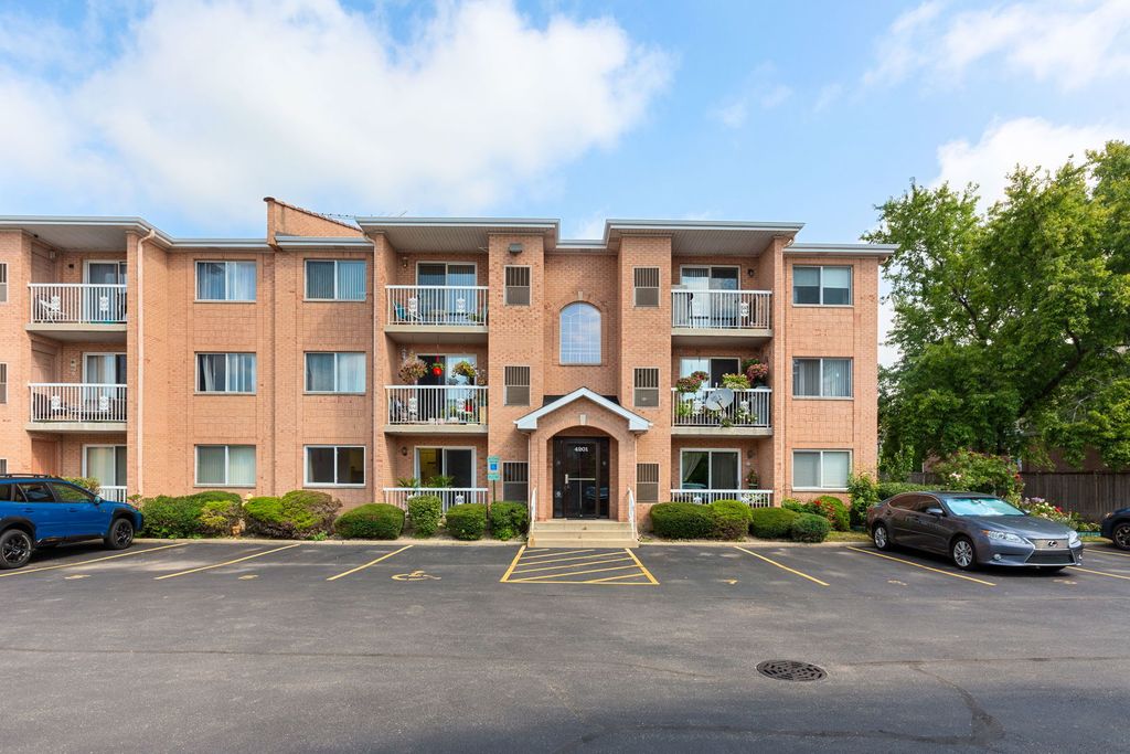 4201 Quinlan Road 102B, Glenview, IL 60025