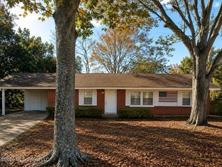 902 E Lafayette Avenue, Pascagoula, MS 39567