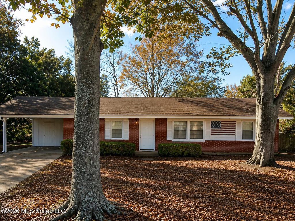 902 E Lafayette Avenue, Pascagoula, MS 39567