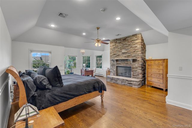 14 Whistler Hill Lane, Huntington, NY 11743