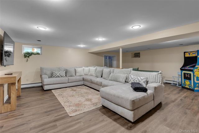 14 Whistler Hill Lane, Huntington, NY 11743