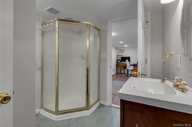 14 Whistler Hill Lane, Huntington, NY 11743