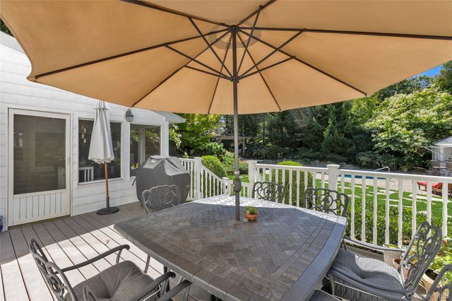 14 Whistler Hill Lane, Huntington, NY 11743