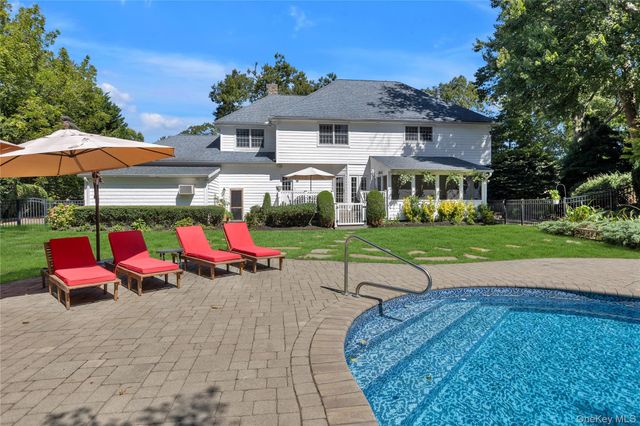 14 Whistler Hill Lane, Huntington, NY 11743