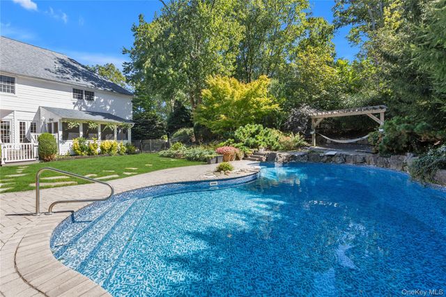 14 Whistler Hill Lane, Huntington, NY 11743