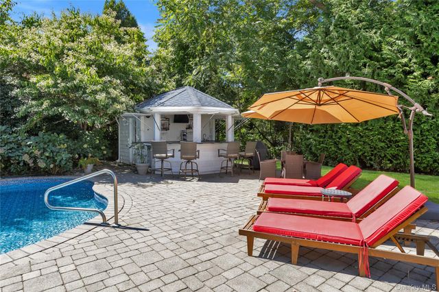 14 Whistler Hill Lane, Huntington, NY 11743