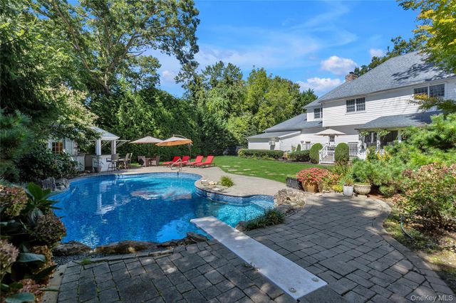 14 Whistler Hill Lane, Huntington, NY 11743