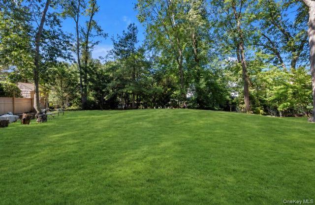 14 Whistler Hill Lane, Huntington, NY 11743