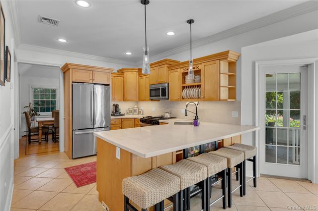 14 Whistler Hill Lane, Huntington, NY 11743