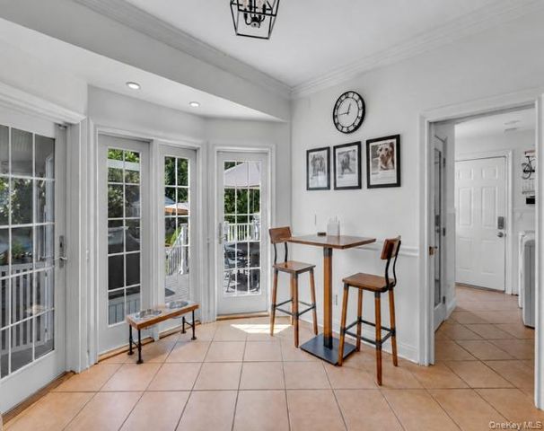 14 Whistler Hill Lane, Huntington, NY 11743