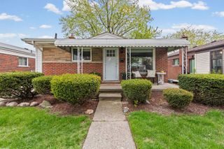 31720 Saint Margaret Street, Saint Clair Shores, MI 48082