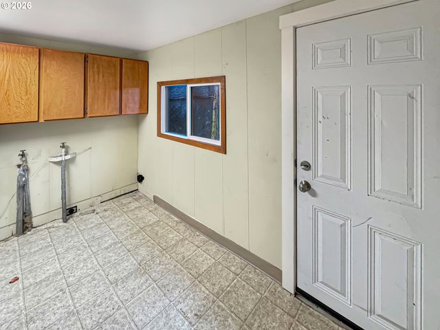 9310 Ne BURTON Rd, Vancouver, WA 98662