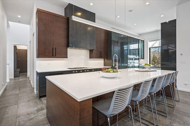 503 Kenilworth Avenue, Kenilworth, IL 60043