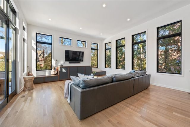 503 Kenilworth Avenue, Kenilworth, IL 60043