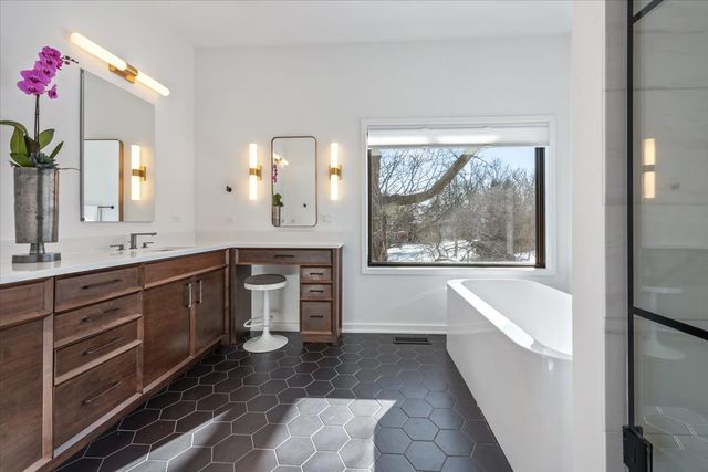 503 Kenilworth Avenue, Kenilworth, IL 60043