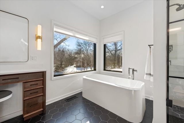 503 Kenilworth Avenue, Kenilworth, IL 60043