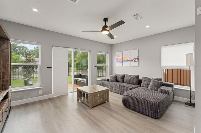 2951 KINGS ROAD, Sanford, FL 32771