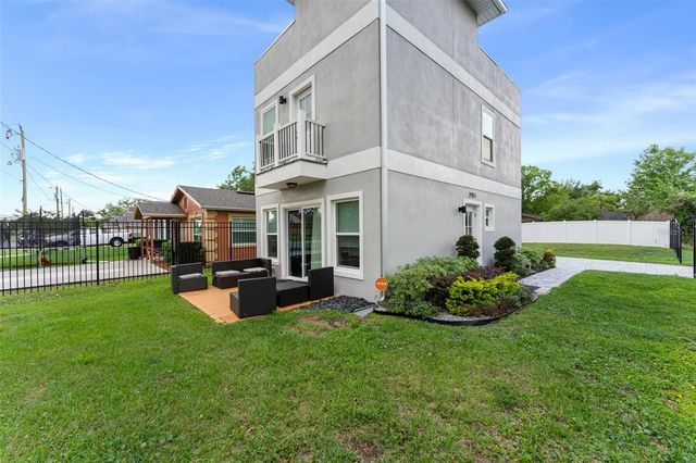 2951 KINGS ROAD, Sanford, FL 32771