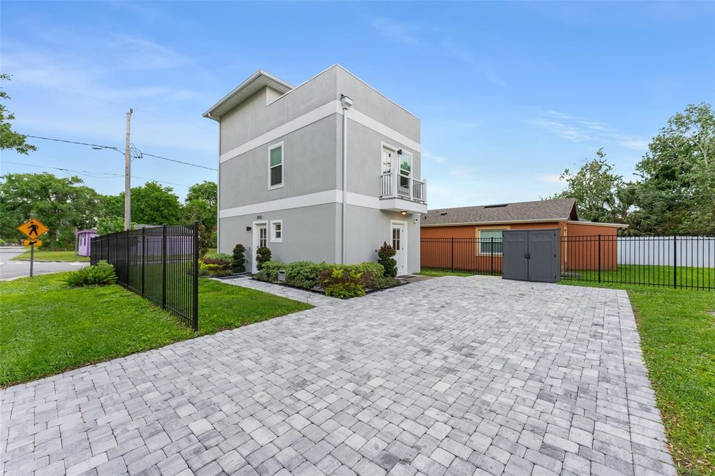 Image 1 of property listing at 2951 KINGS ROAD, Sanford, FL 32771