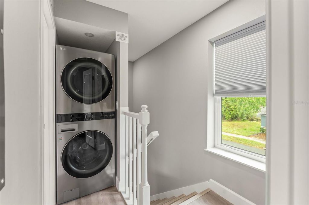 Image 14 of property listing at 2951 KINGS ROAD, Sanford, FL 32771