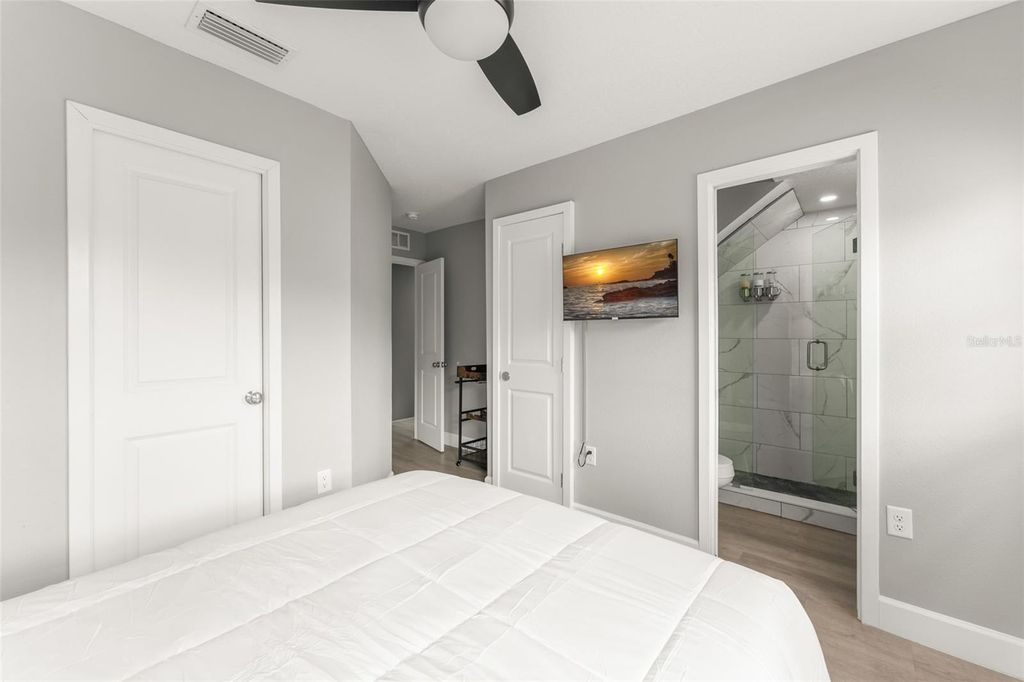 Image 22 of property listing at 2951 KINGS ROAD, Sanford, FL 32771