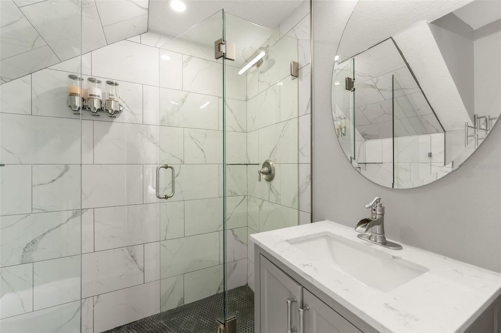 Image 23 of property listing at 2951 KINGS ROAD, Sanford, FL 32771