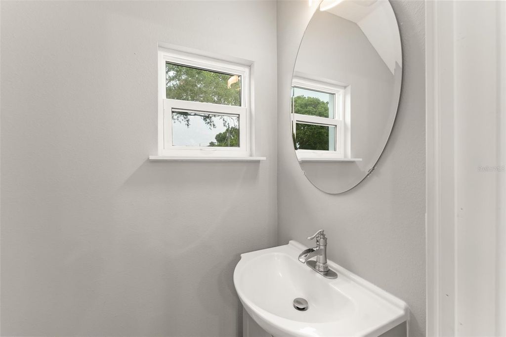 Image 24 of property listing at 2951 KINGS ROAD, Sanford, FL 32771