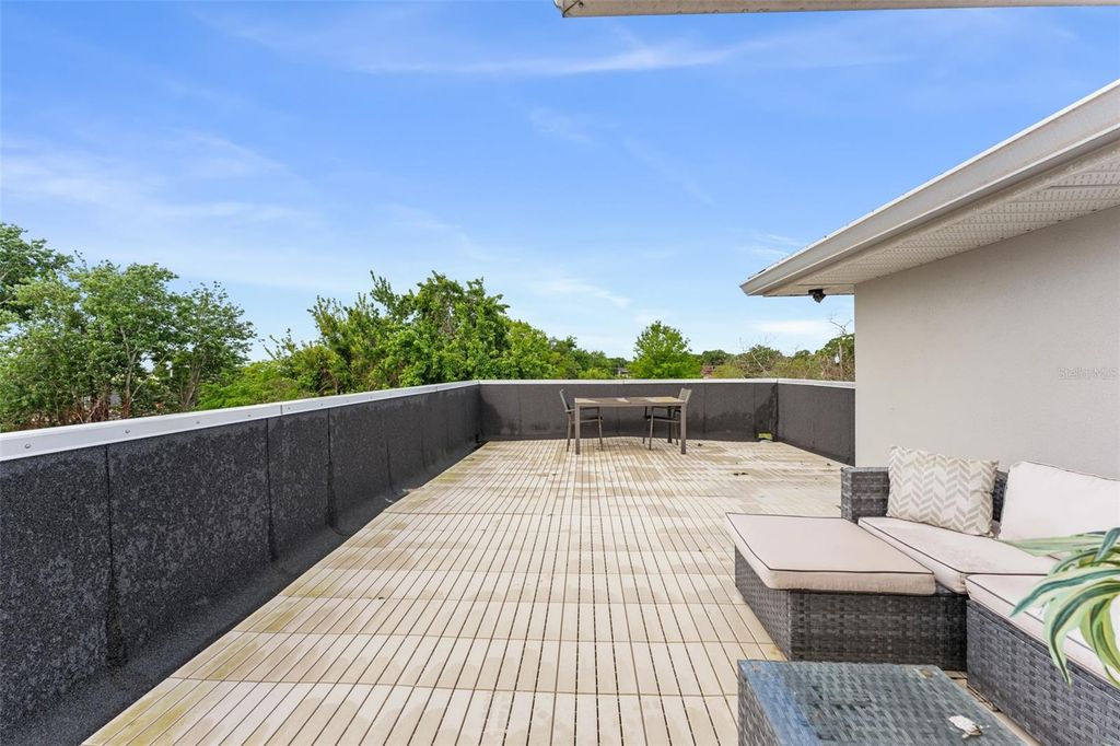 Image 25 of property listing at 2951 KINGS ROAD, Sanford, FL 32771