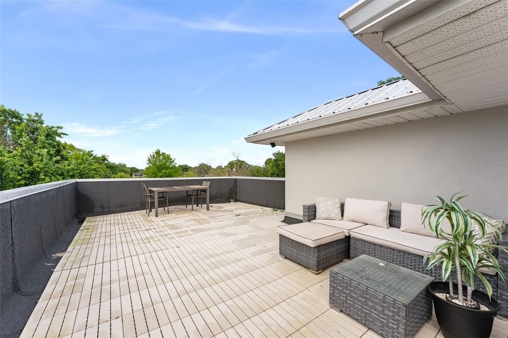 Image 26 of property listing at 2951 KINGS ROAD, Sanford, FL 32771