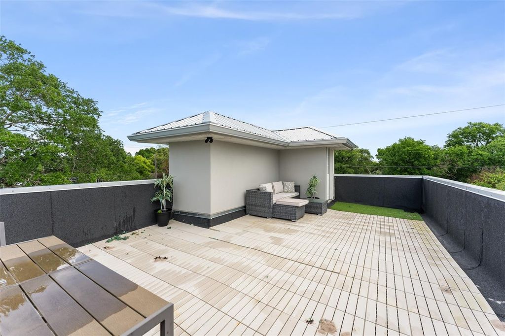 Image 27 of property listing at 2951 KINGS ROAD, Sanford, FL 32771