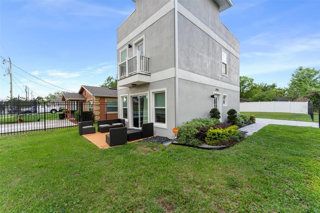 Image 34 of property listing at 2951 KINGS ROAD, Sanford, FL 32771