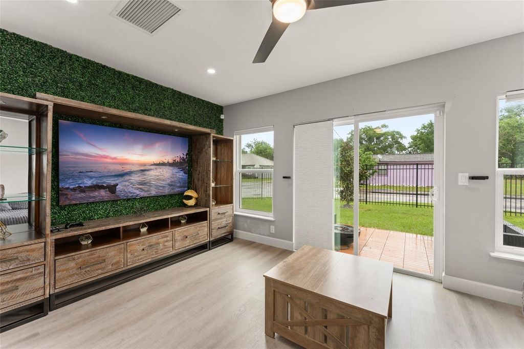 Image 6 of property listing at 2951 KINGS ROAD, Sanford, FL 32771