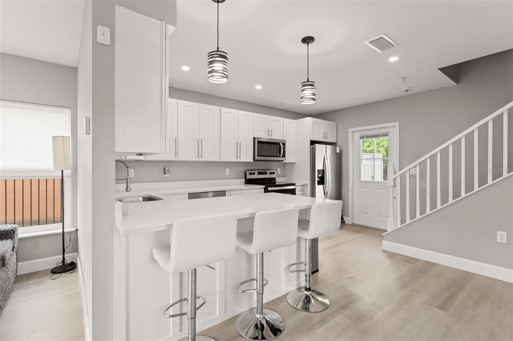 Image 8 of property listing at 2951 KINGS ROAD, Sanford, FL 32771