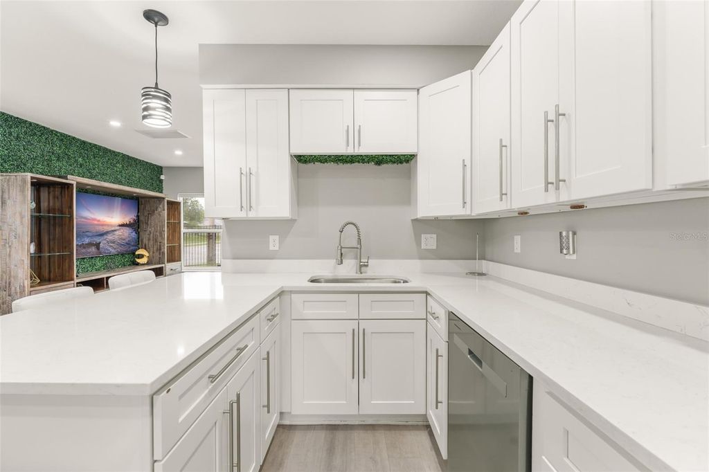 Image 9 of property listing at 2951 KINGS ROAD, Sanford, FL 32771