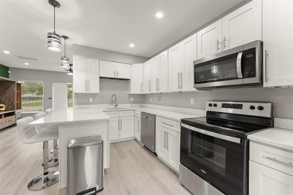 Image 10 of property listing at 2951 KINGS ROAD, Sanford, FL 32771