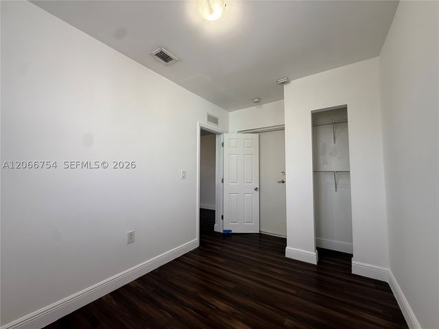 540 NW 7th St 35, Miami, FL 33136