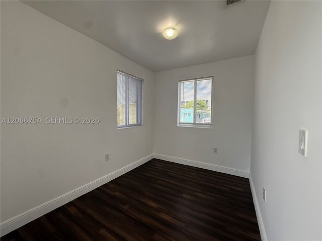 540 NW 7th St 35, Miami, FL 33136