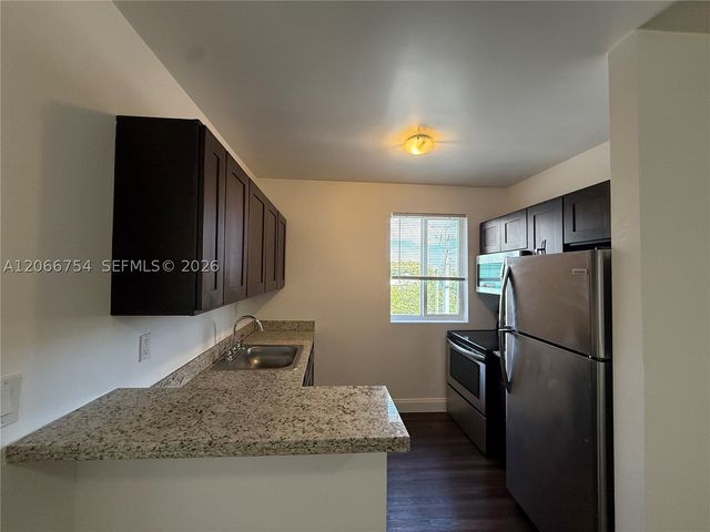 540 NW 7th St 35, Miami, FL 33136