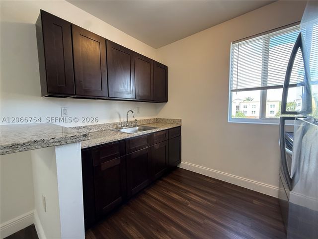 540 NW 7th St 35, Miami, FL 33136