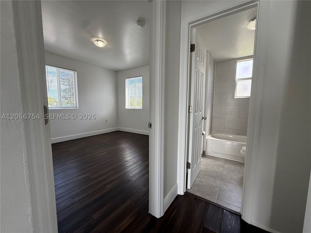 540 NW 7th St 35, Miami, FL 33136