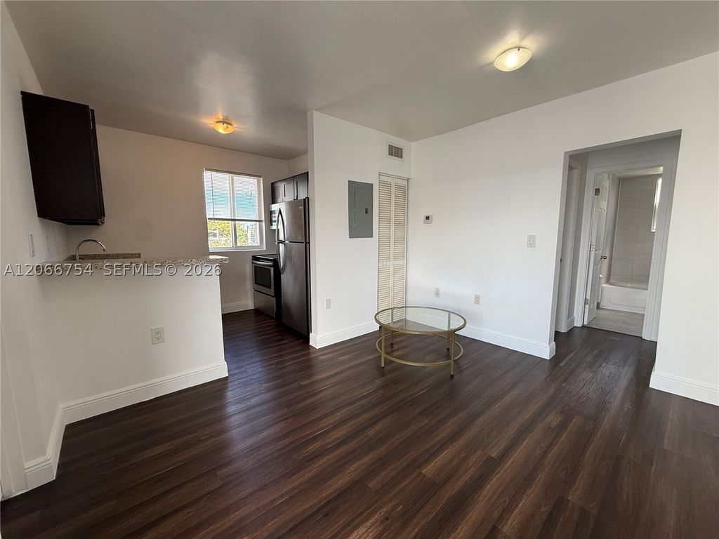 540 NW 7th St 35, Miami, FL 33136